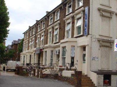 Premier West Th Londra